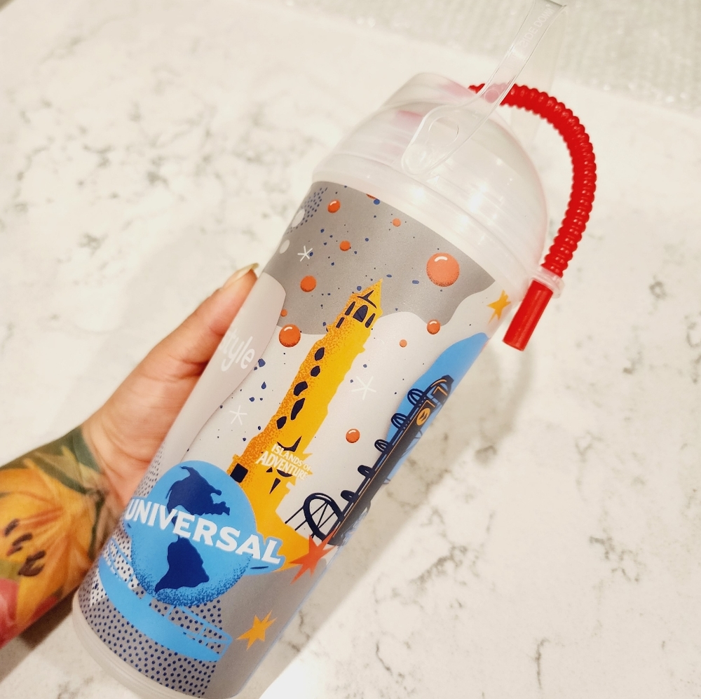 UNIVERSAL STUDIOS 2017 COLLECTIBLE CUP